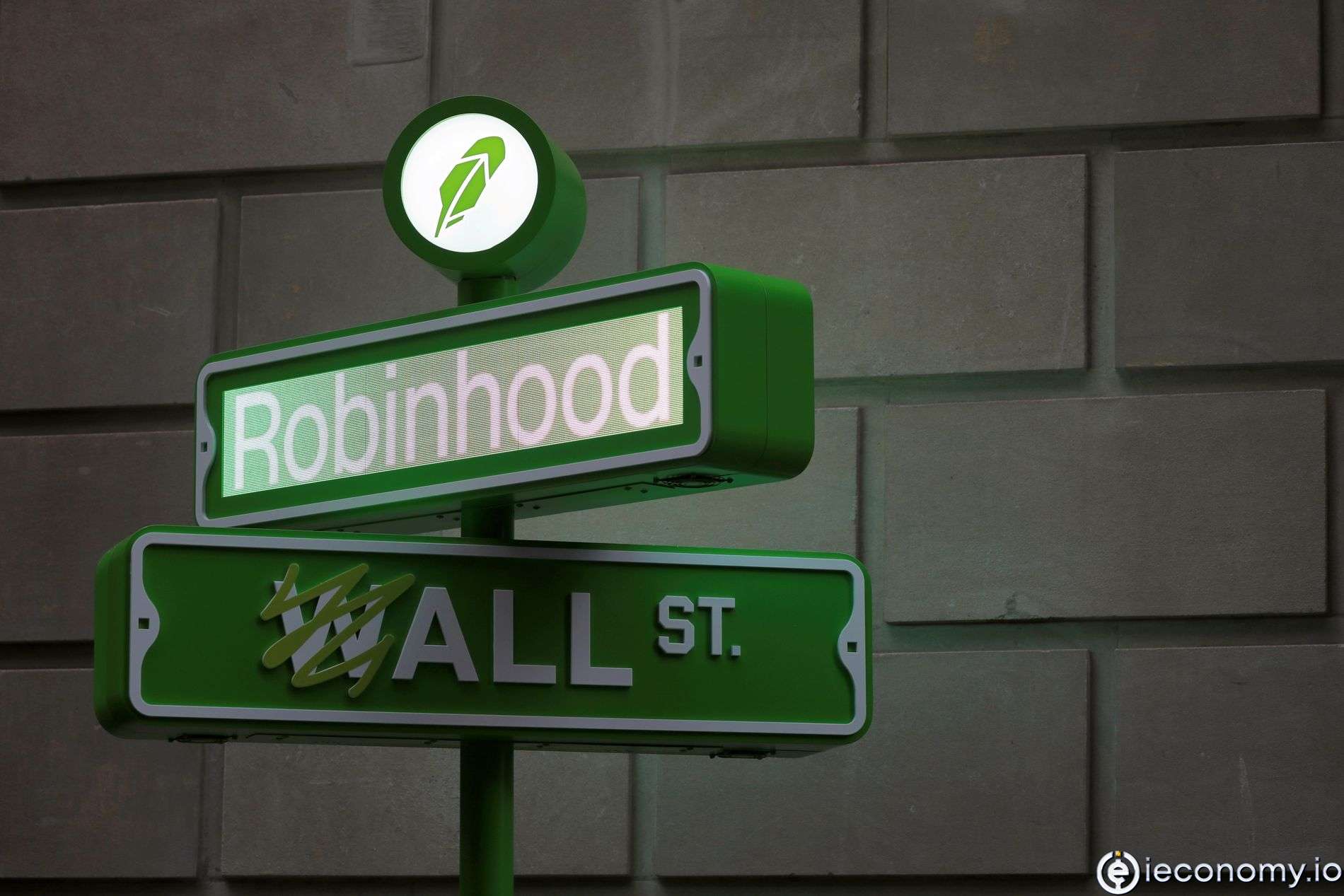 SEC is sending Robinhood's shares downhill