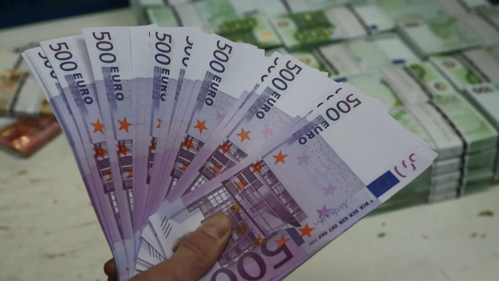Beş Euro Bölgesi ülkesi 500 Euro'luk banknotlara karşı önlem alıyor
