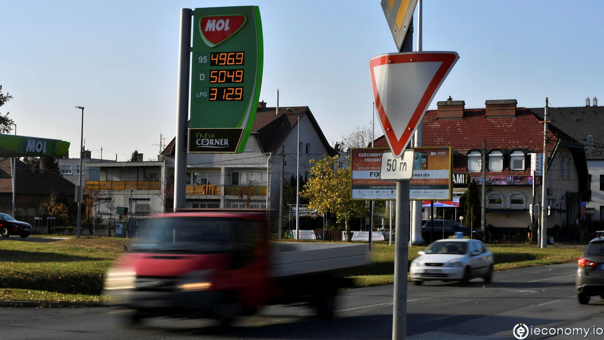 Macar hükümeti geçici olarak bir yakıt fiyatı üst sınırı belirliyor