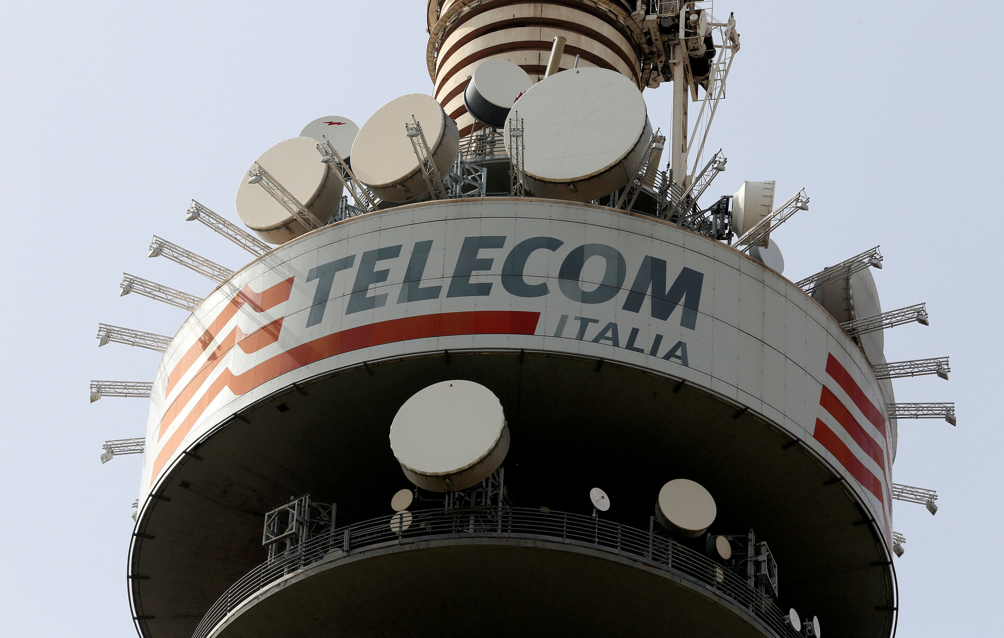 The US financial investor KKR is considering the takeover of Telecom Italia