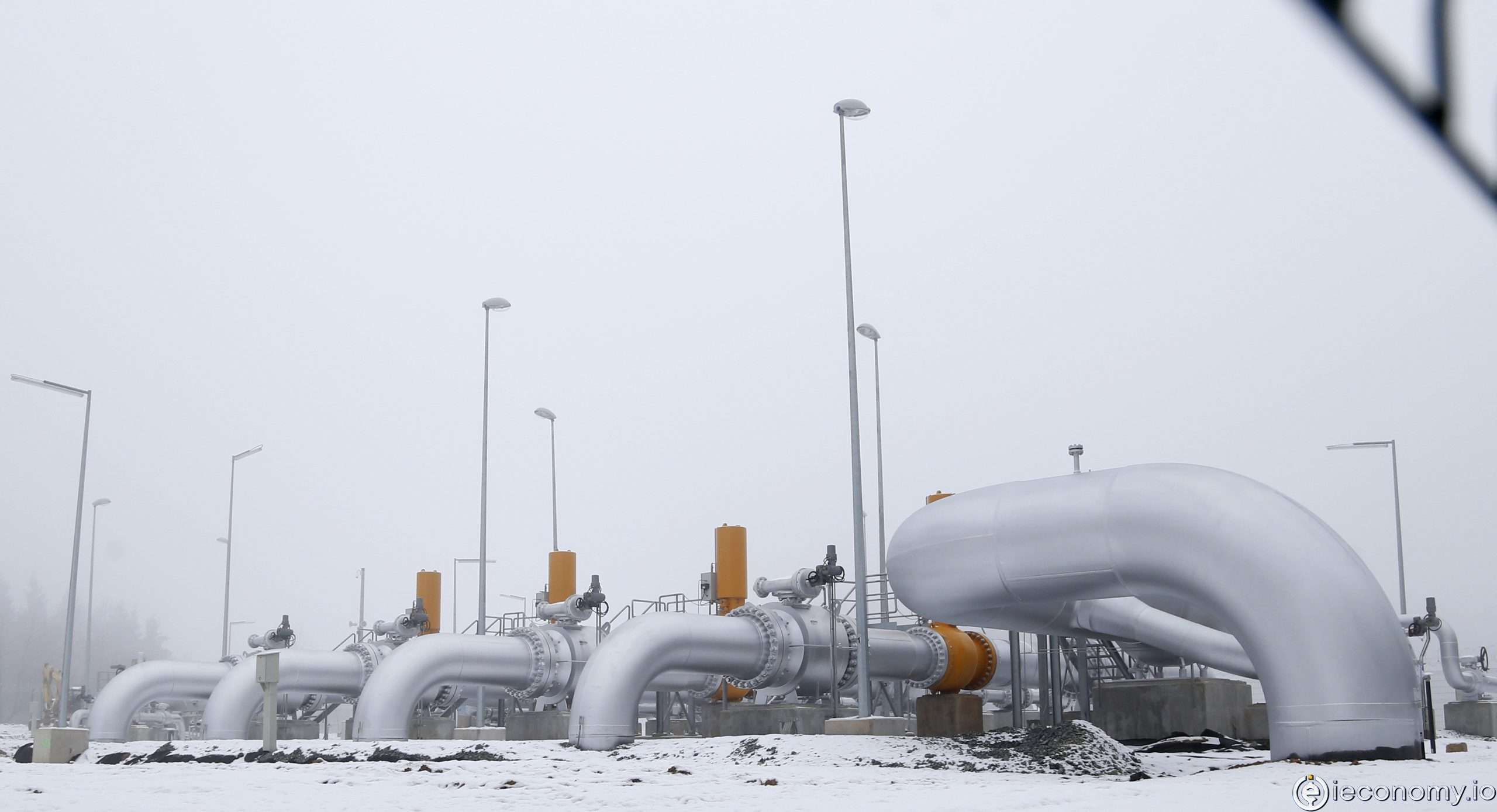 European gas prices rose sharply again on Tuesday