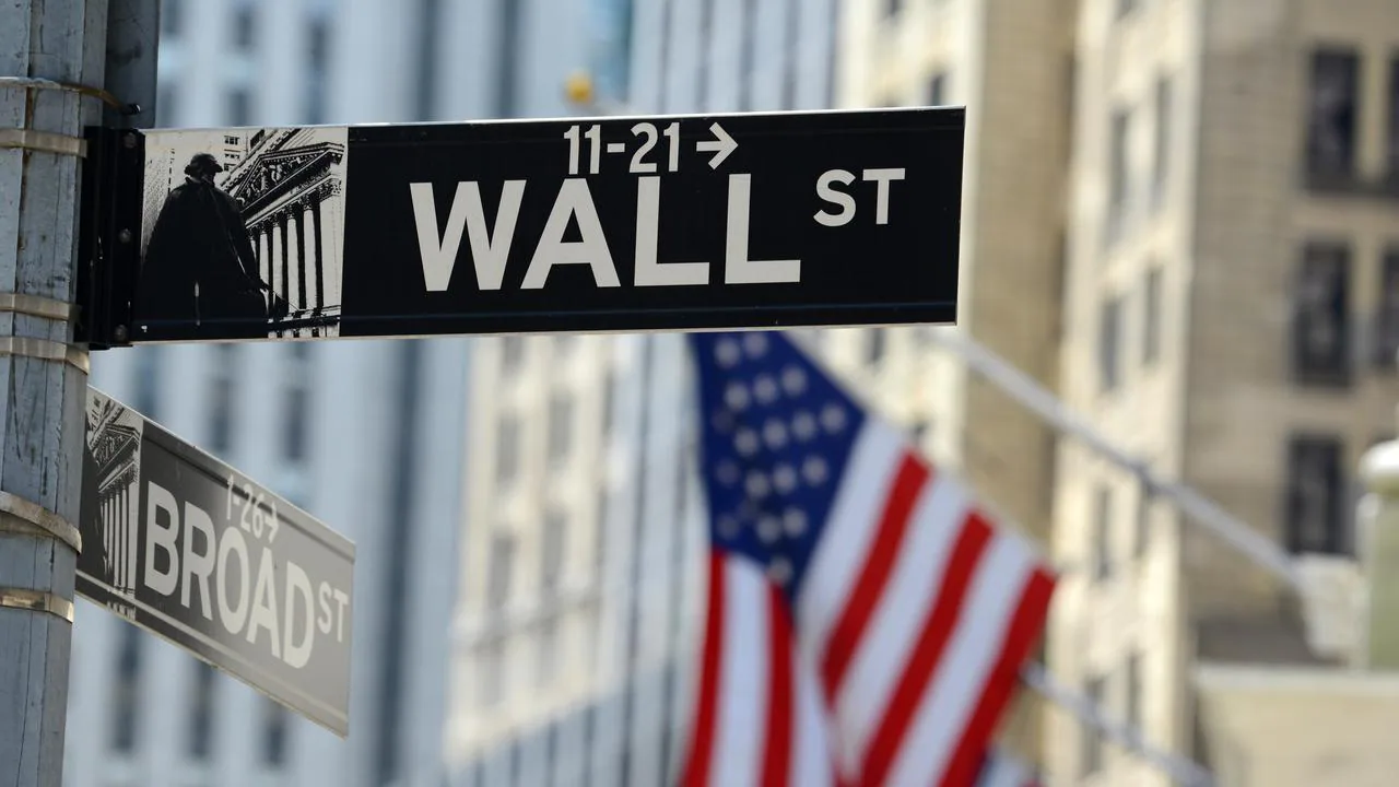 New glimmers of hope in the pandemic supported Wall Street