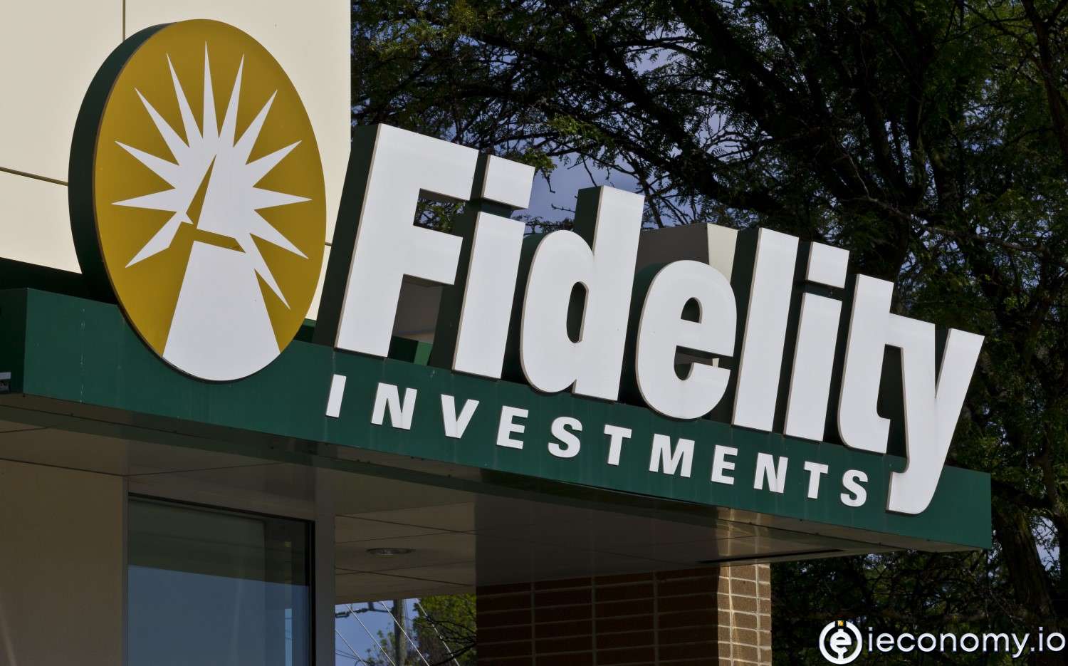 Fidelity Compared The Market Cap Charts Of Bitcoin And Apple