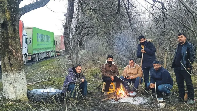 Turkish Truck Drivers Endure Difficult Conditions at the Russian Border