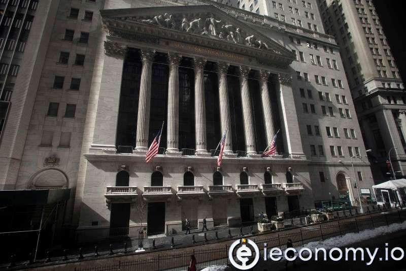 Stock Market Today: Dow Falls Ahead of Earnings Rain