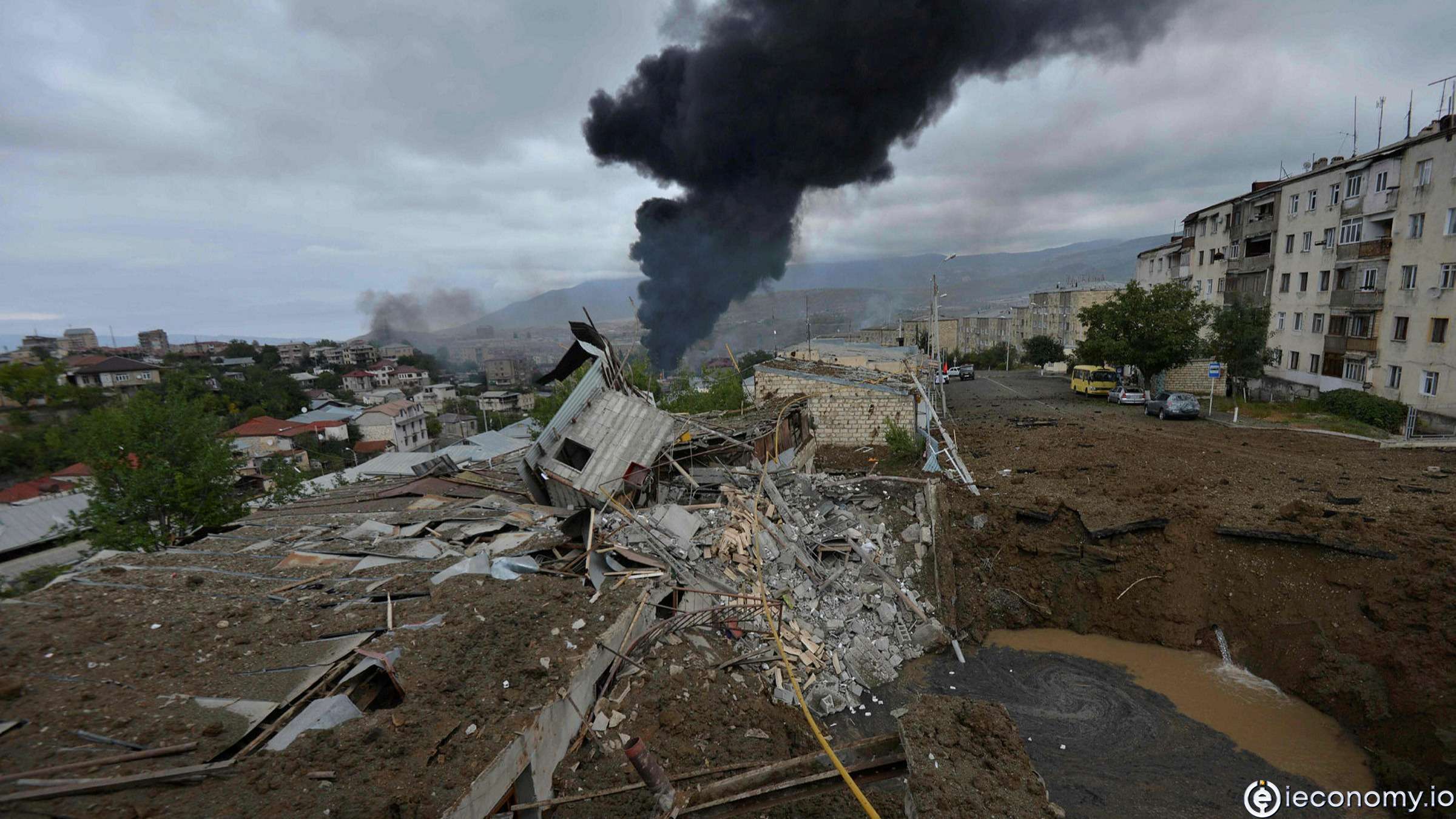 Azerbaycan, Ermenistan'ın İhtilaflı Mevzileri Bombaladığını Söyledi