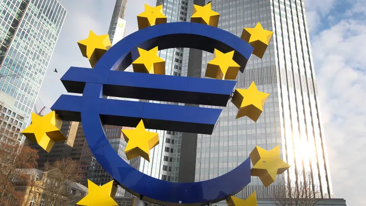 Avrupa piyasaları yatırımcıların kazançları ve ECB'nin artırımını takip etmesiyle karışık kapandı; Credit Suisse %18 düştü