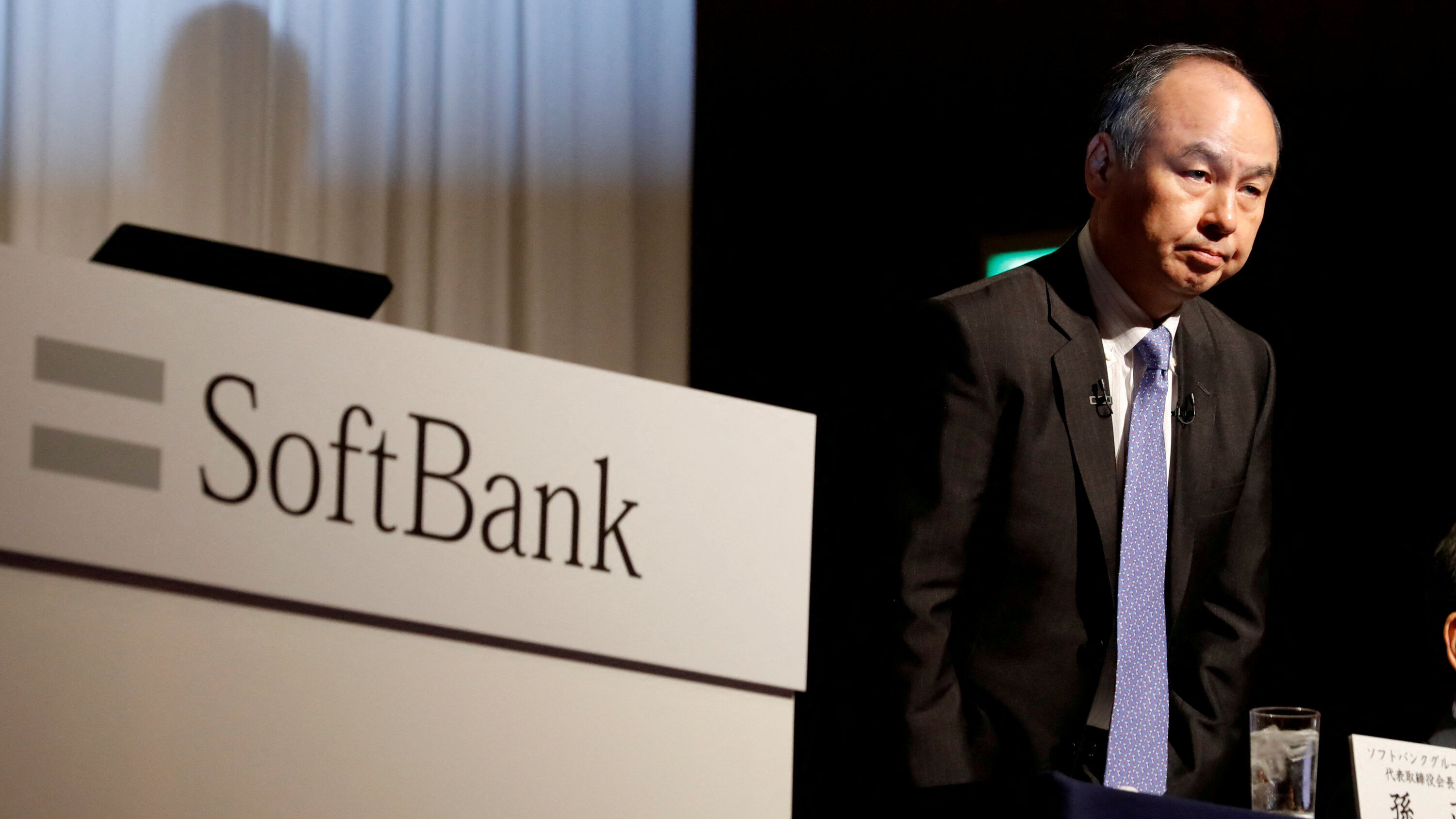 SoftBank'tan mali yarı yılda net zarar açıklaması