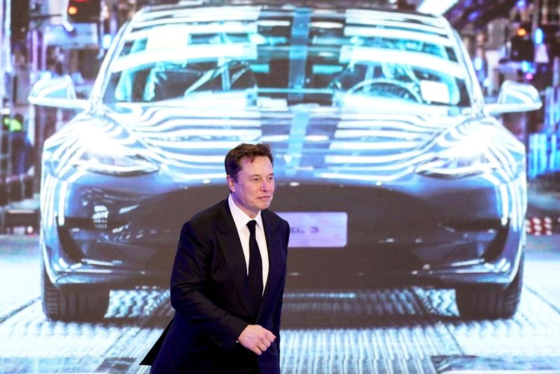 Elon Musk İki Yıl Daha Tesla Hissesi Satmayacağını Söyledi