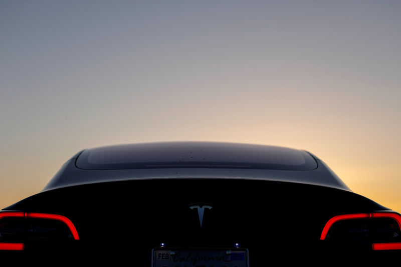 Elon Musk, Tesla Hisselerinin Düşmesinden Makroyu Sorumlu Tutuyor