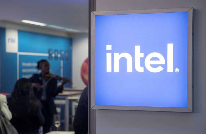 Intel Almanya'daki Fabrika Açılışını Erteliyor
