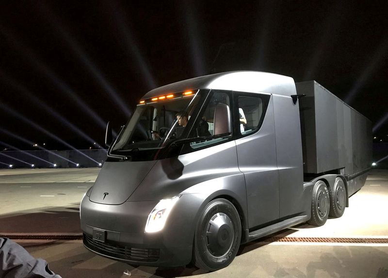 Pepsico 2023'te 100 Tesla Semis'i Piyasaya Sürecek