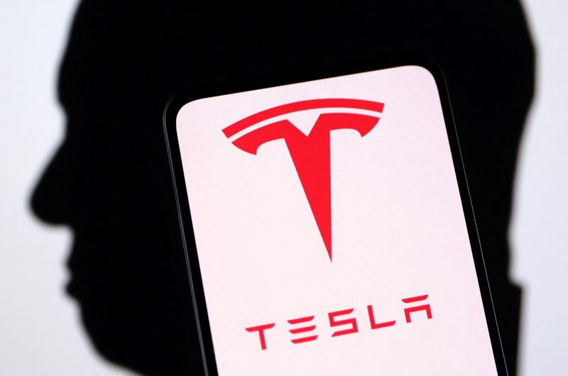 Tesla, Üretimi Hızlandırmak İçin Şangay Yöneticisini ABD'ye Getiriyor