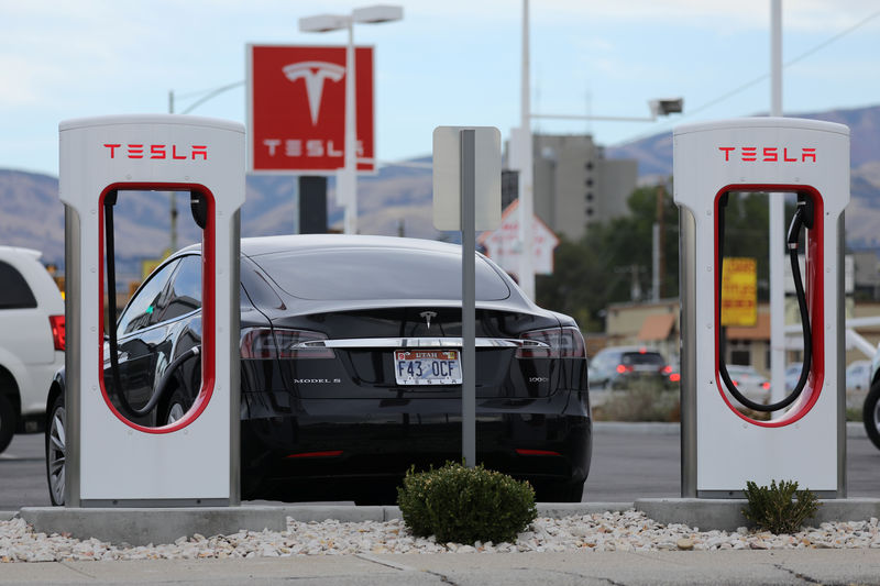 Yatırımcılar Musk'a Tepki Gösterirken Tesla'daki Düşüş Devam Ediyor