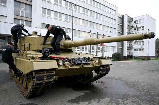 İngiltere, Ukrayna'nın Alman Yapımı Tankları Almasını İstiyor