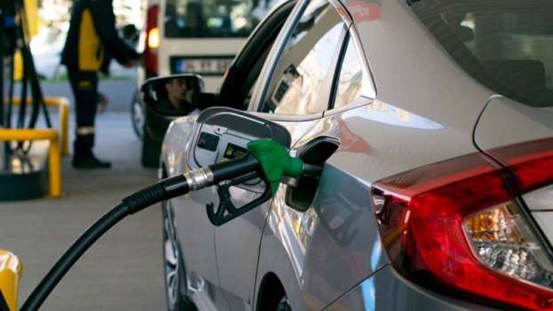 Benzin ve Motorin Fiyatları Düşüyor! Gece Yarısından İtibaren Geçerli