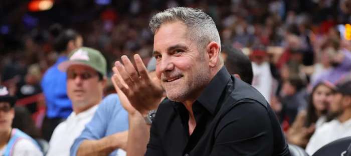 Finans Gurusu Grant Cardone’dan "Parayı Biriktirmeyi Bırakın" Tavsiye