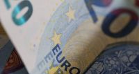Euro, Zayıf Gelen PMI Verileri Sonrası Dolar Karşısında Düşüşe