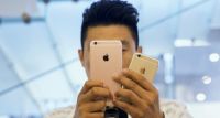 Tim Cook, iPhone Satışlarının Düşük Sürdüğü Bir Dönemde Çin'e Gitmesi Dikkat Çekti.