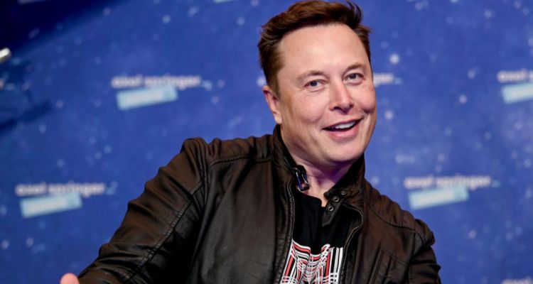 Elon Musk: Tesla Uçan Arabayı Bu Yıl Tanıtabilir! Piyasalar Geriliyor